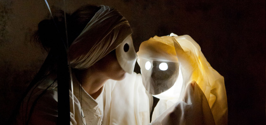 Cie Tyrnanog - Plume - Déambulation d’échassiers